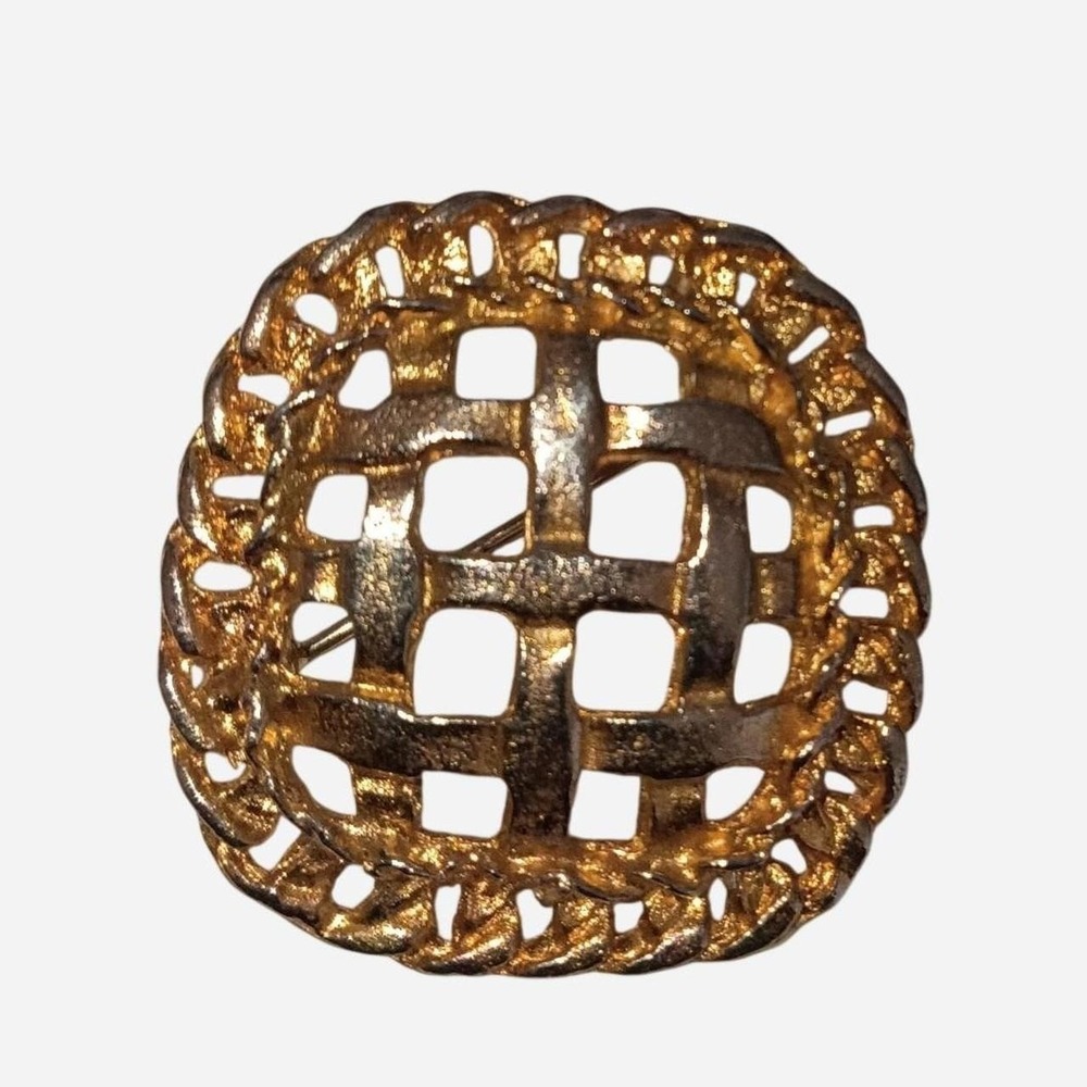 Gold Vintage Square Shaped Lattice Weaved Metal Brooch With A Unique Design
